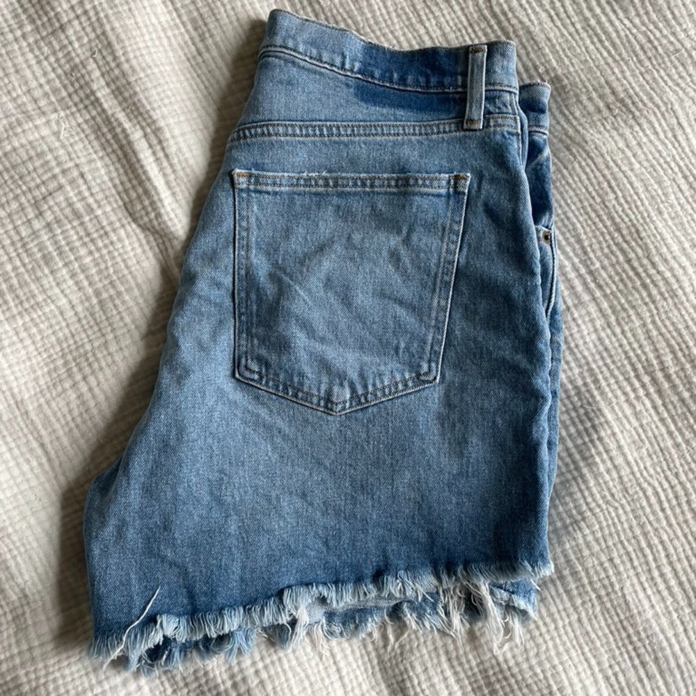 Abercrombie & Fitch 4" High-rise Mom Short - size 31